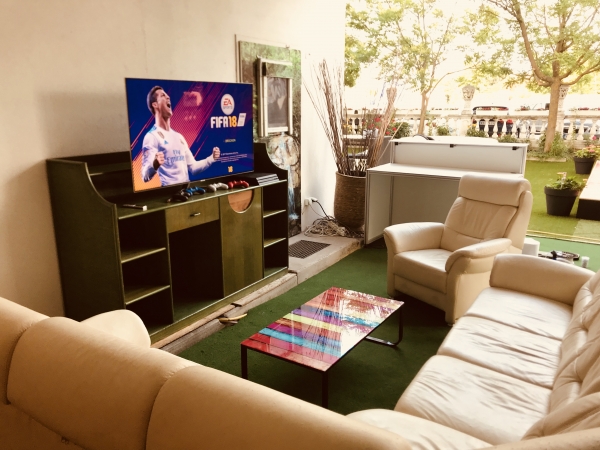 The Jam Playaz Lounge Fifa Wiener Neustadt zocken im freien gemütlich fernsehen Fernseher Playstation Live Übertragung Fußball Fernsehen Games zocken