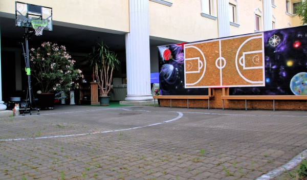 The Jam Basketballplatz court draußen spielen Bar Wiener Neustadt Basketball Ball spielen